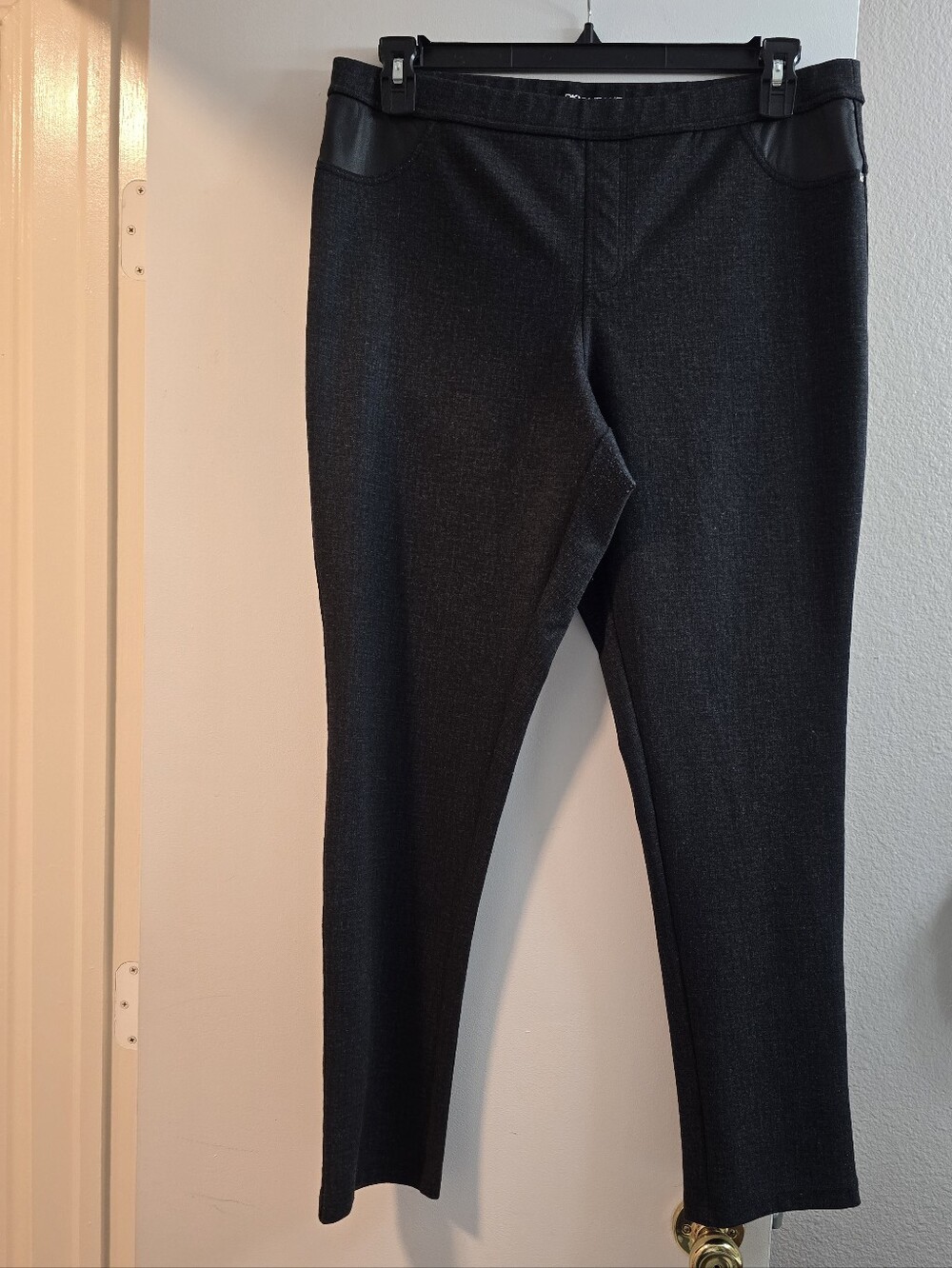 20 DKNY Black Ponte Slim Leg Pants with Faux Leather Trim